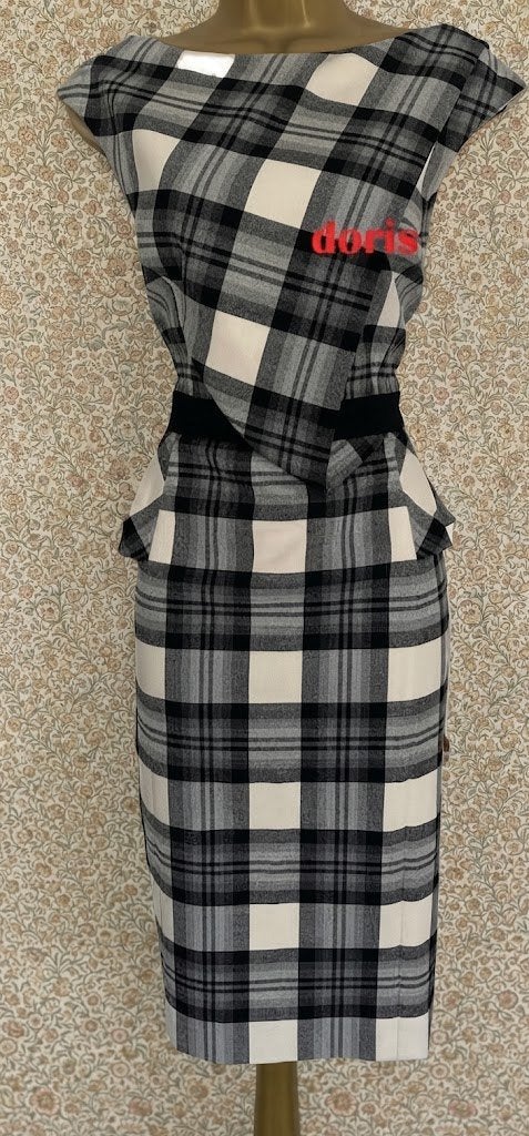 jurk Karen Millen maat 16/44 oksel tot oksel 47 rek 50 cm, Karen Millen, Zwart, Maat 42/44 (L), Ophalen of Verzenden