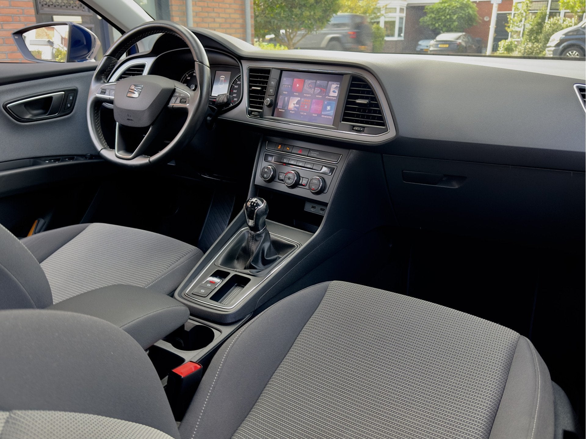 SEAT Leon ST 1.0 EcoTSI STYLE INTENSE 129D.KM! NAVI AIRCO AP, Auto's, Dealer onderhouden, Gebruikt, Origineel Nederlands, Stationwagon