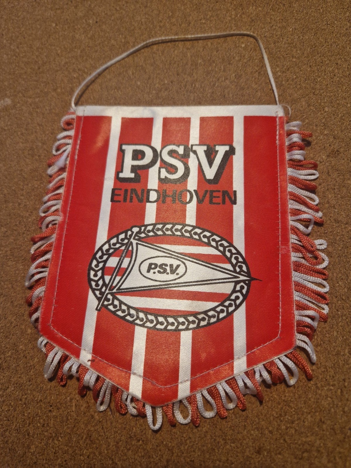 PSV VAANTJE PSV EINDHOVEN Rood en wit in zeer goede staat, Ophalen of Verzenden, Zo goed als nieuw, PSV, Vaantje of Sjaal