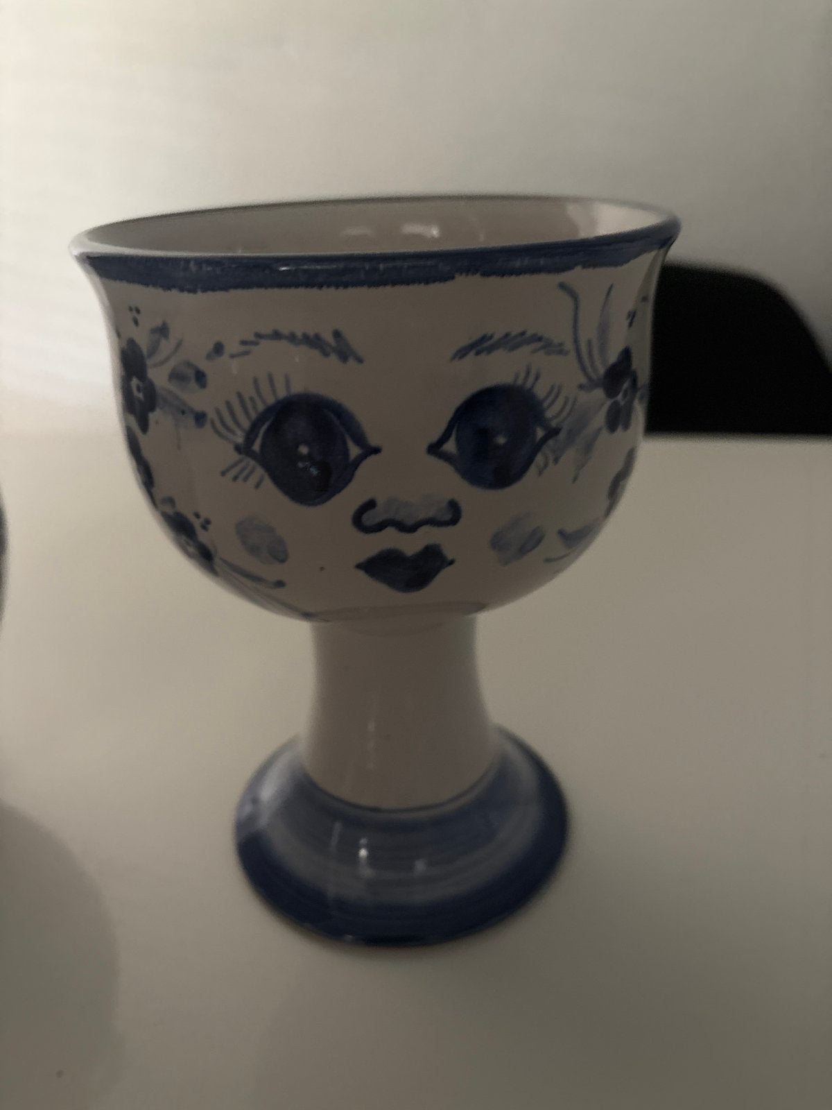 Vintage handgeschilderde keramische beker met gezicht, Antiek en Kunst, Antiek | Porselein, Ophalen