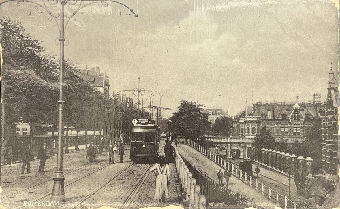 Rotterdam, tram en volk echte foto, Ophalen of Verzenden, 1920 tot 1940, Gelopen, Zuid-Holland