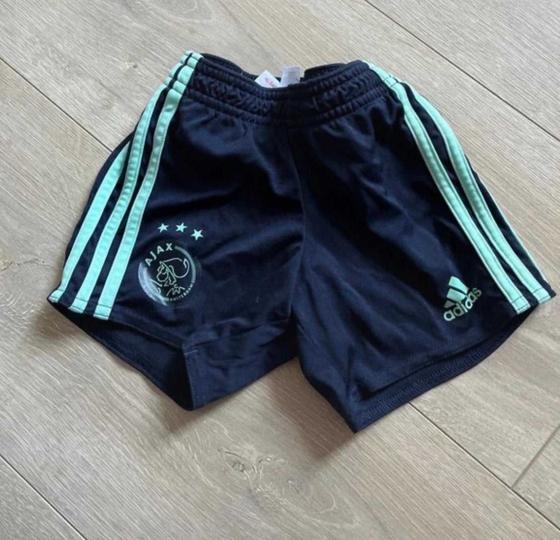 Ajax Adidas Voetbalbroekje - Maat 12-18M, Ajax, Jongetje of Meisje, Ophalen of Verzenden, Zo goed als nieuw