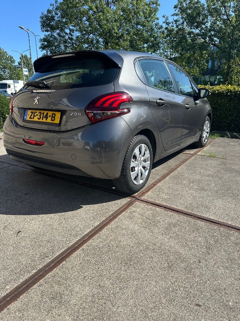 Foto 5 van Peugeot 208 1.2 Puretech 82pk 2019 Grijs