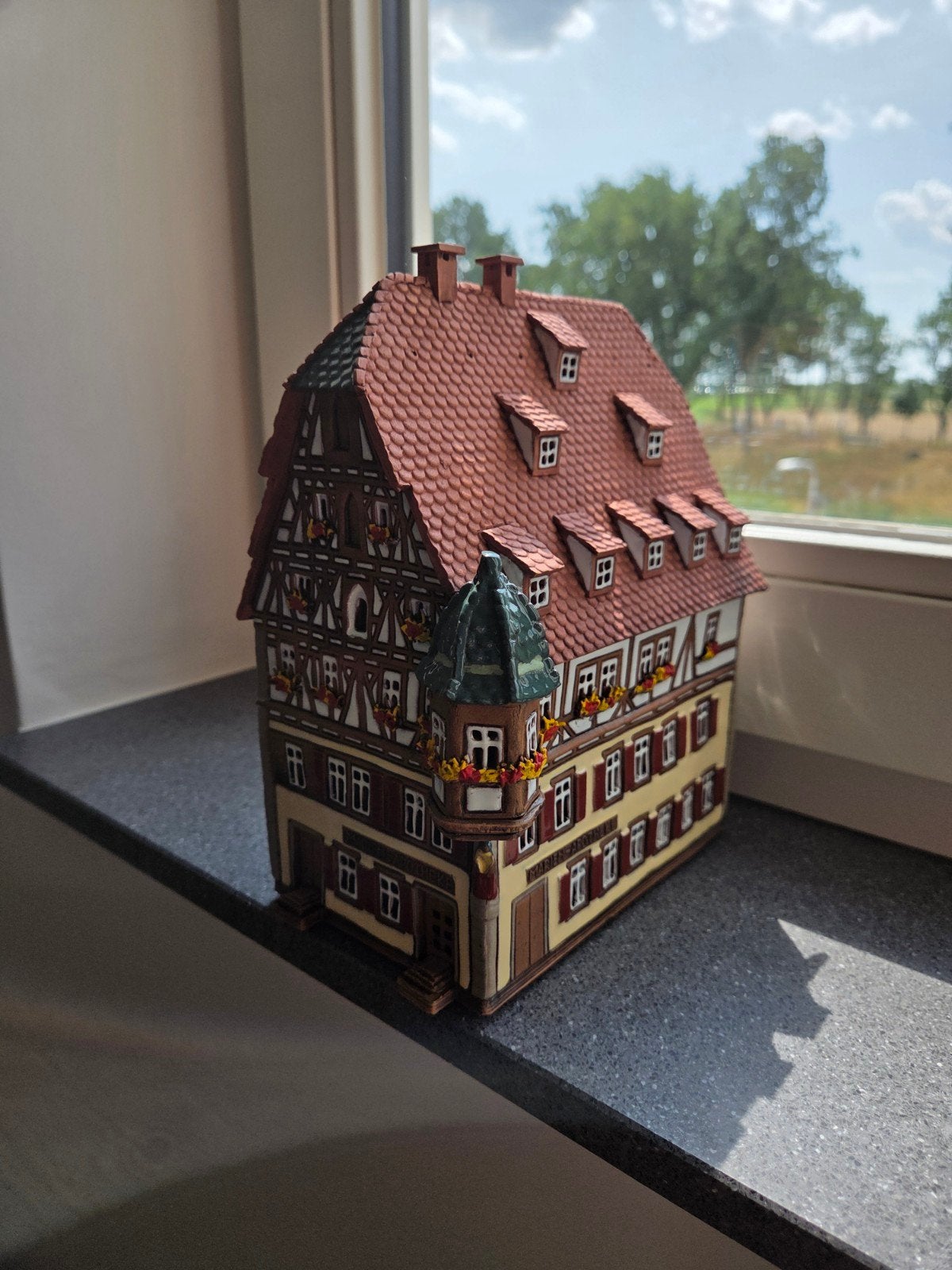 Kerst ornament van traditioneel Duits keramisch lichthuis, Ophalen of Verzenden, Zo goed als nieuw