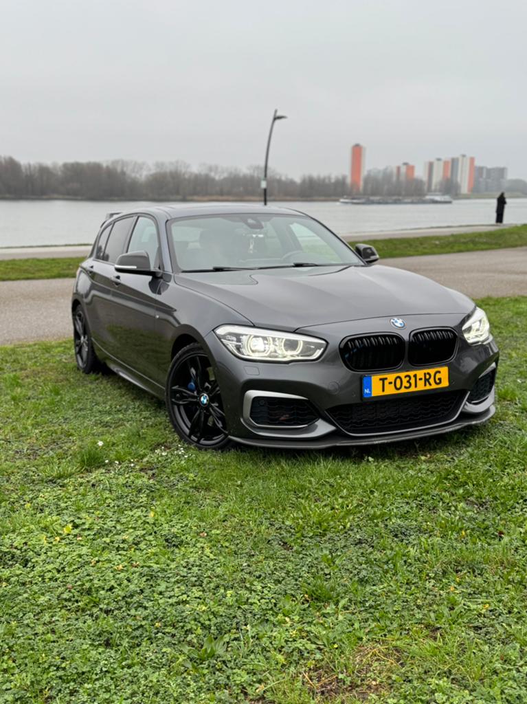 BMW 1-Serie M140i 250KW 5DR Aut8 Xdrive 2017 Grijs, Auto's, Zwart, 340 pk, Vierwielaandrijving, 2998 cc