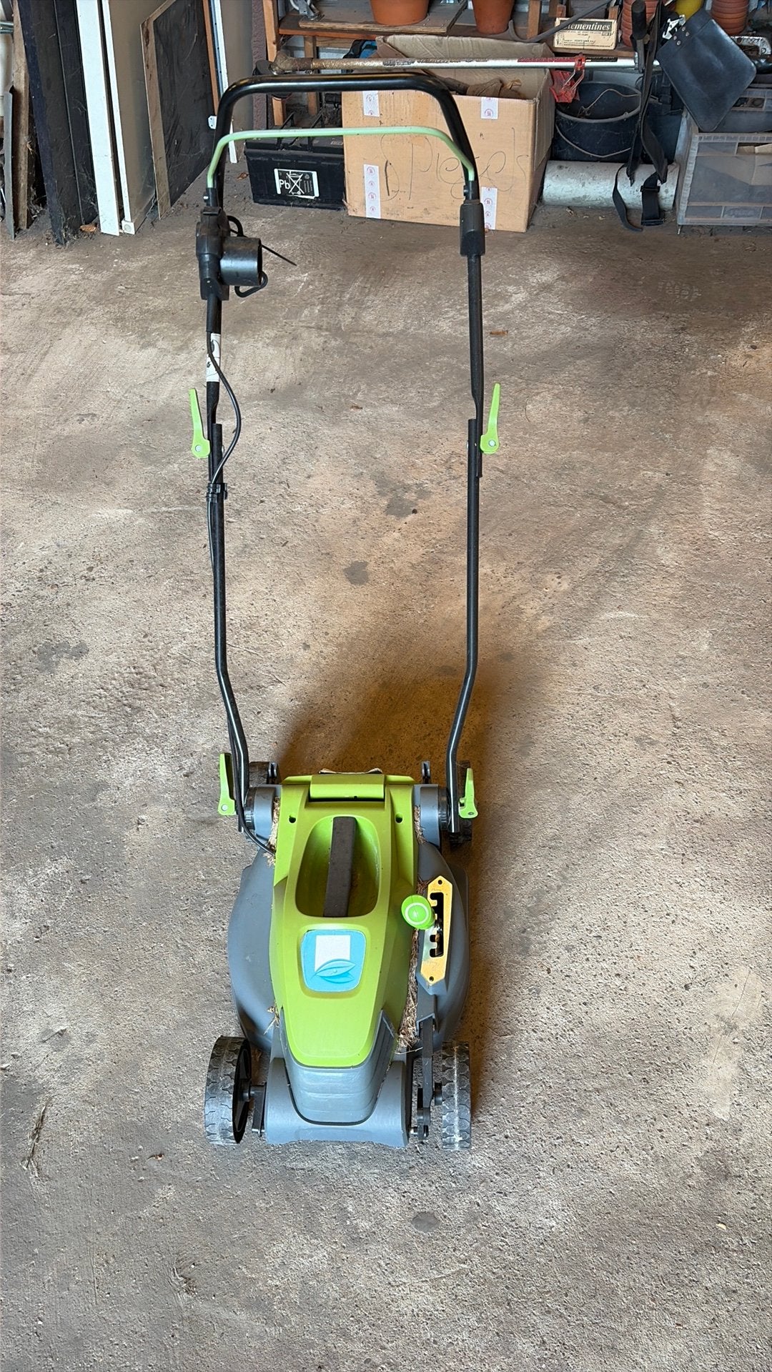Gazonmaaiertje op stekker, Tuin en Terras, Verticuteermachines, Ophalen, Zo goed als nieuw, Elektrisch