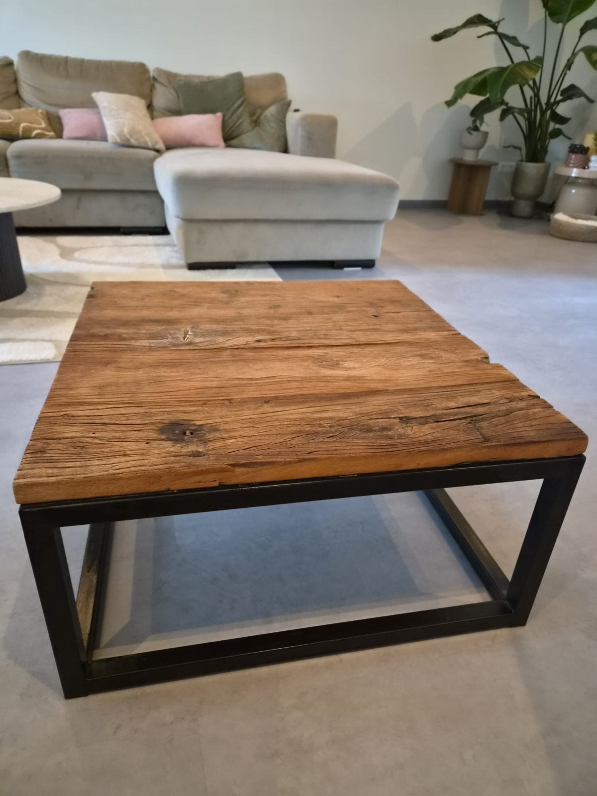 Robuuste salontafel van oud hout en metaal, Ophalen, Gebruikt, 100 tot 150 cm, 50 tot 100 cm