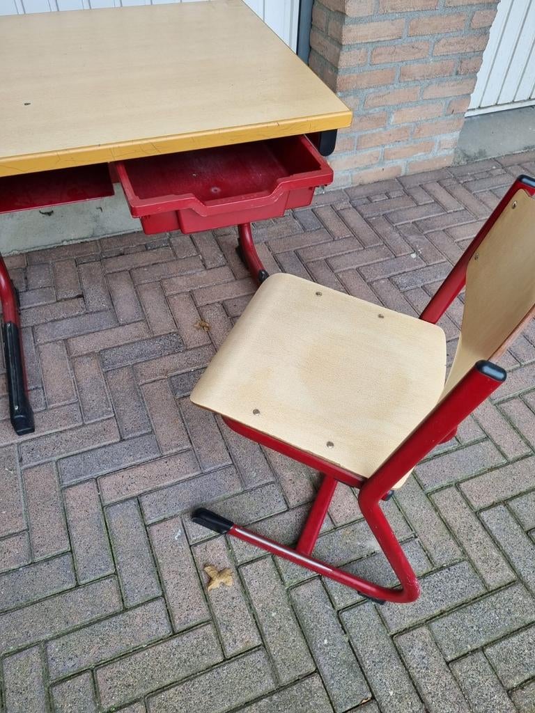 2 sets school bureau met stoeltje, Ophalen, Tafel(s) en Stoel(en)