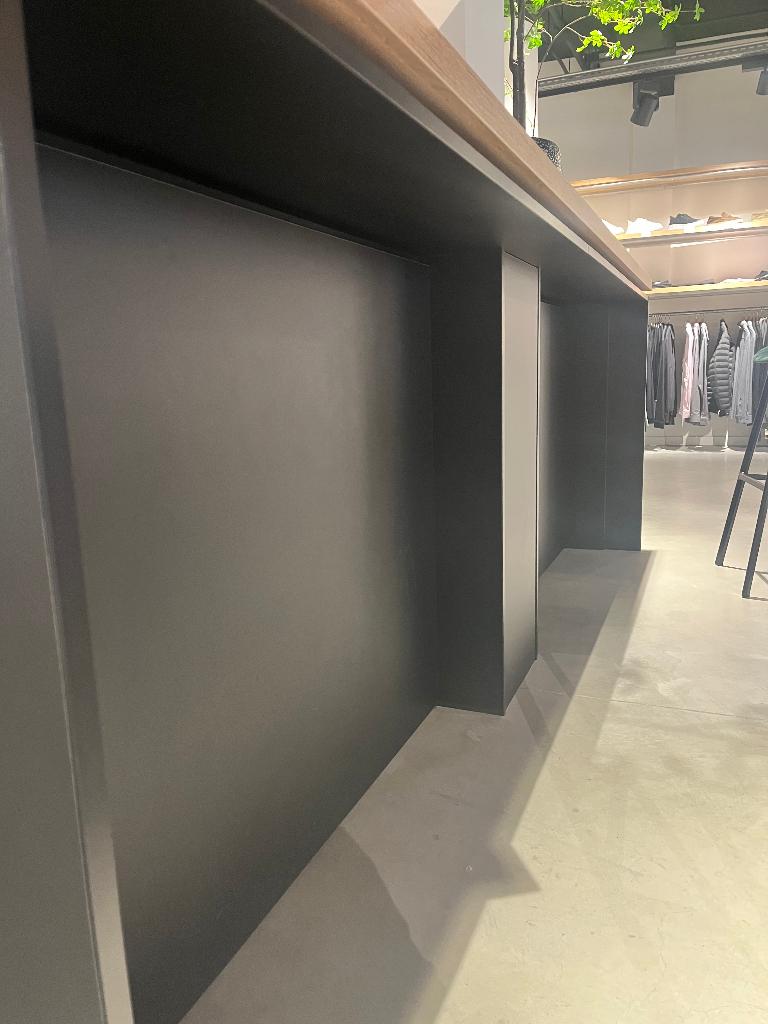 Industriële bar / keukeneiland matzwart met houten blad – 3m, Ophalen, Zo goed als nieuw