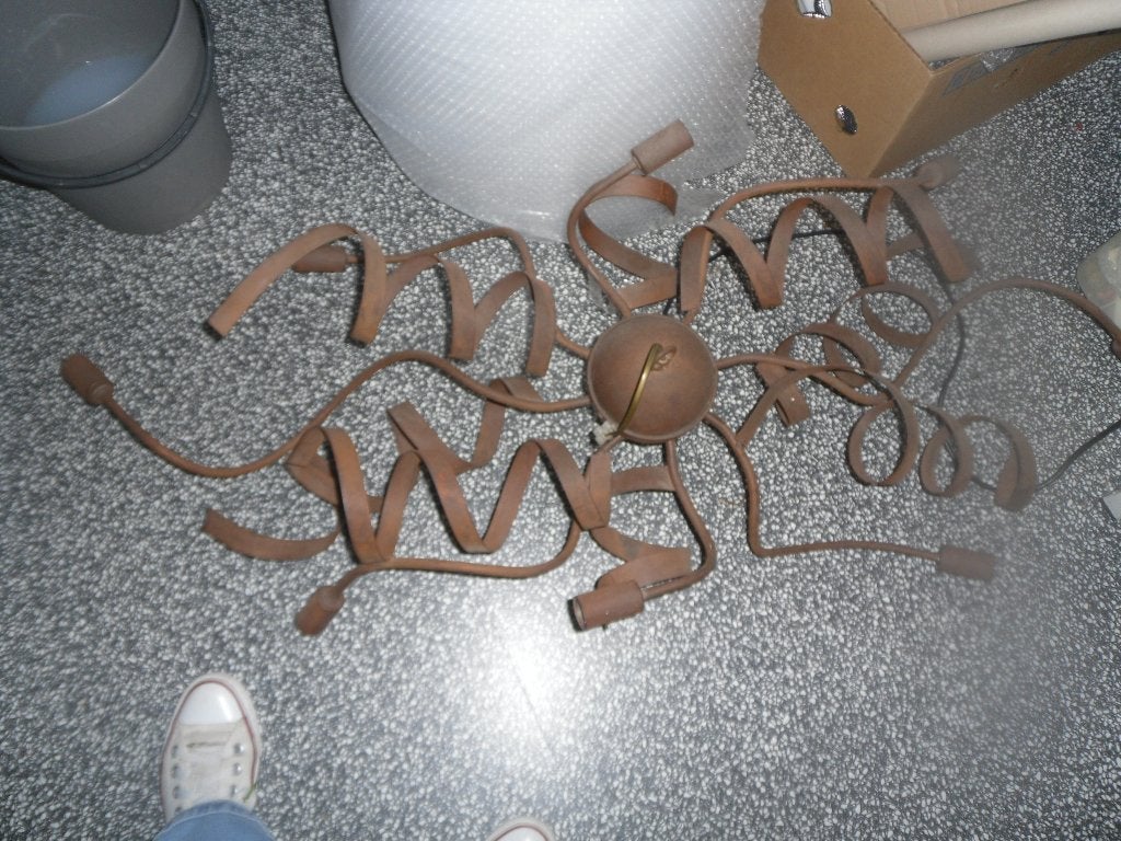 metalen pafond lamp met krullen, roest look, lengte 126 cm,, Ophalen of Verzenden, Zo goed als nieuw