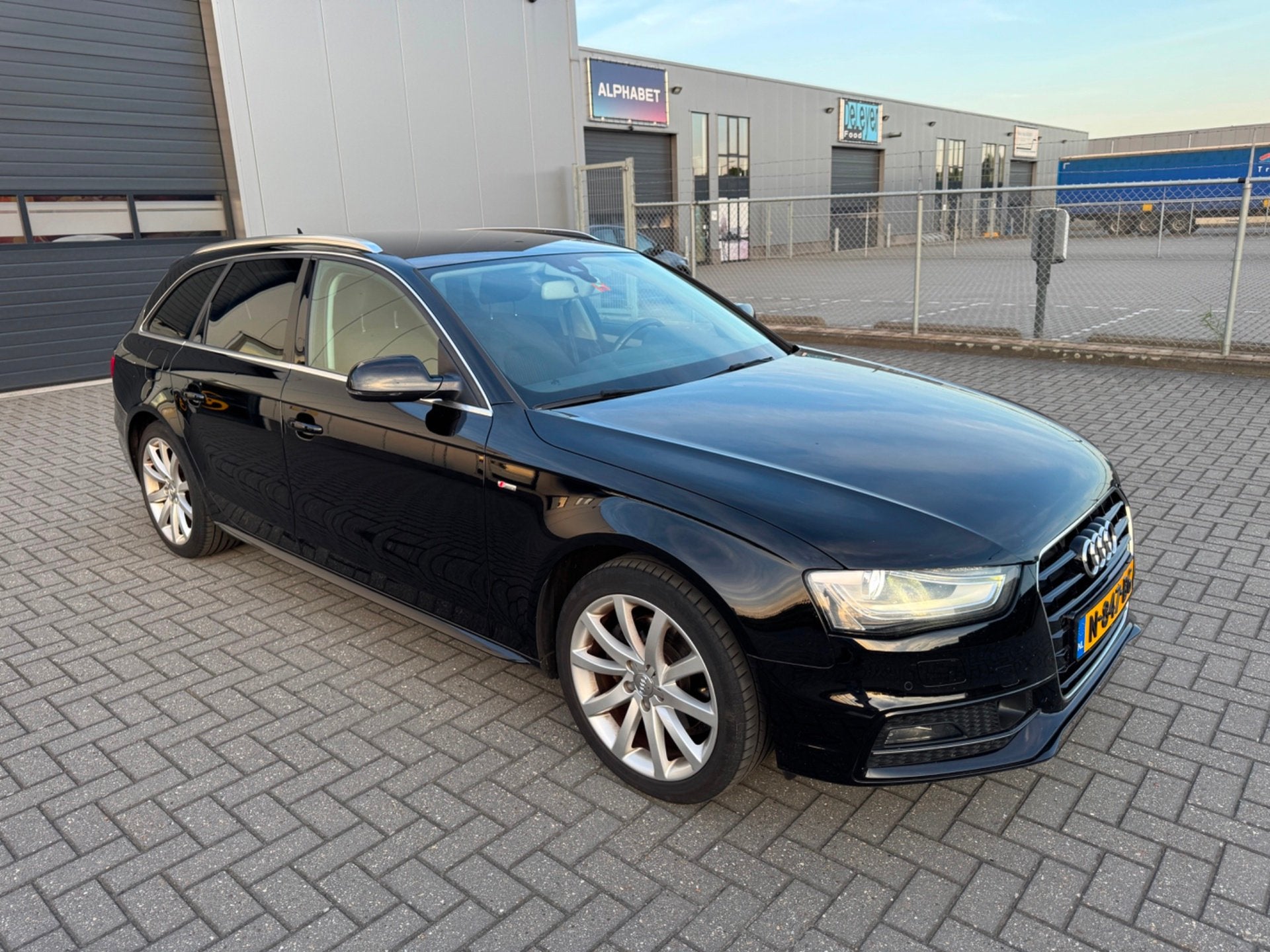 Audi A4 Avant 2.0 TDI Sport Edition, Auto's, Audi, Euro 5, Gebruikt, 4 cilinders, 150 pk