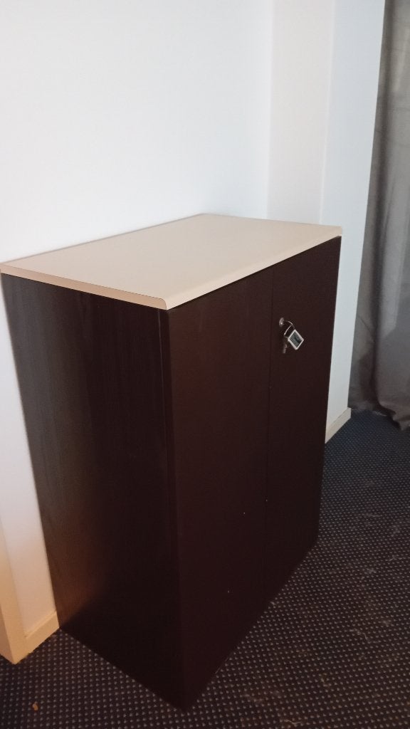 Donkerbruin kastje met slot, Ophalen, Gebruikt, 100 tot 150 cm, 50 tot 100 cm