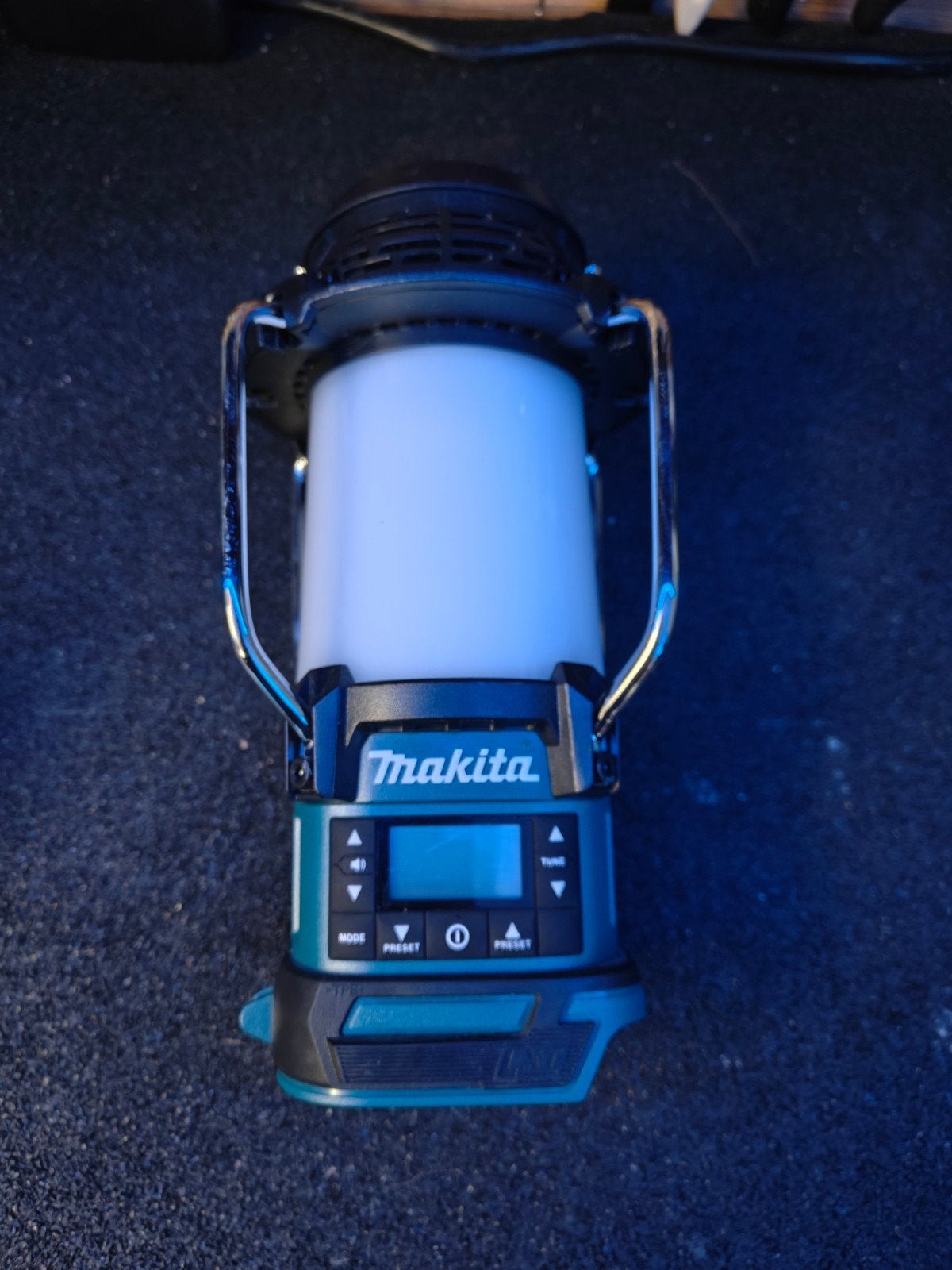 Makita DMR055 18V Accu Radio en Lantaarn, Ophalen of Verzenden