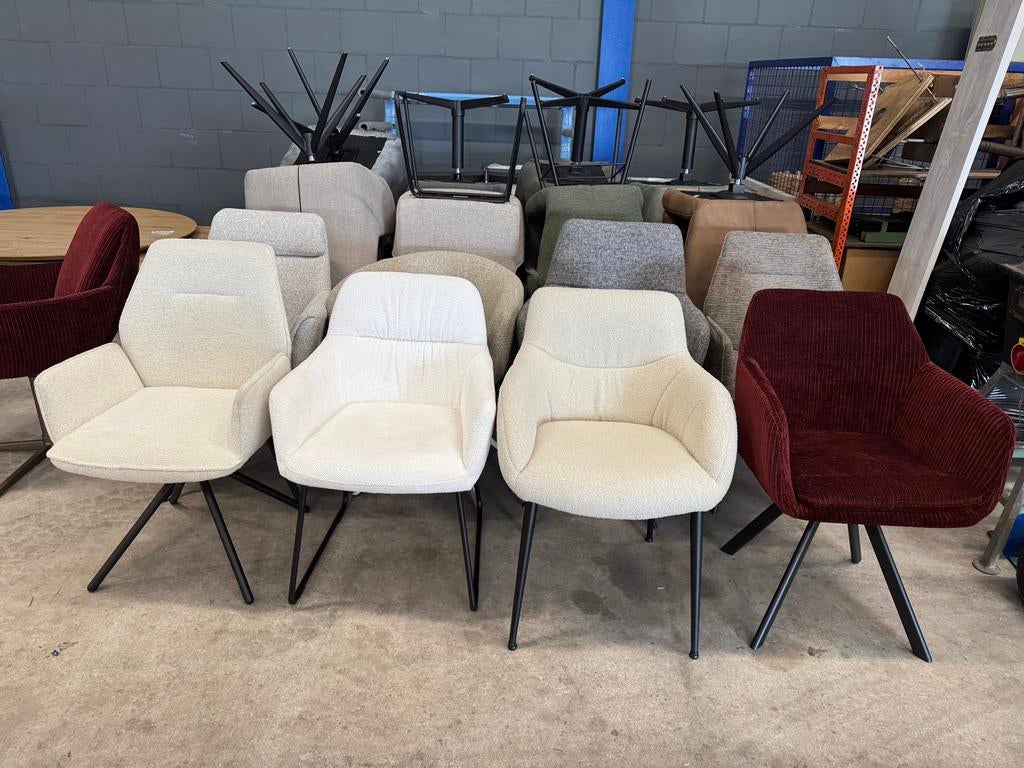 Veel  nieuwe stoelen, Ophalen, Nieuw, Eén