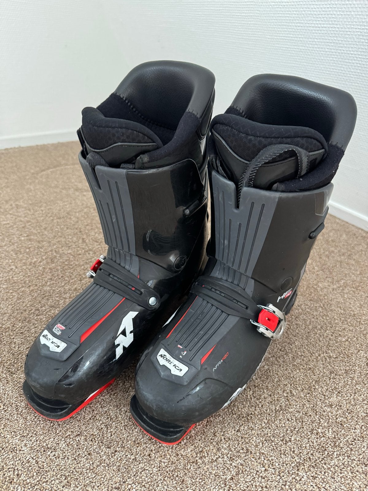 Nordica HF 110 Skischoenen - Maat 28,5, Sport en Fitness, Skiën en Langlaufen, Gebruikt, Schoenen, Ophalen of Verzenden, Nordica