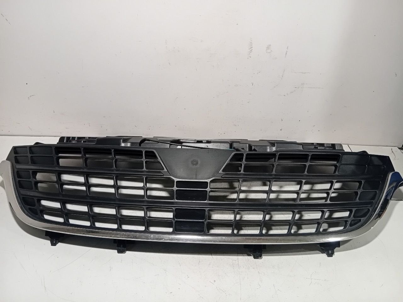 Grille Renault Trafic, Onderdelen@venauto.nl, Van der Ven Autorecycling B.V., Gebruikt, Ettenseweg 76, 4706 PB Roosendaal, The Netherlands