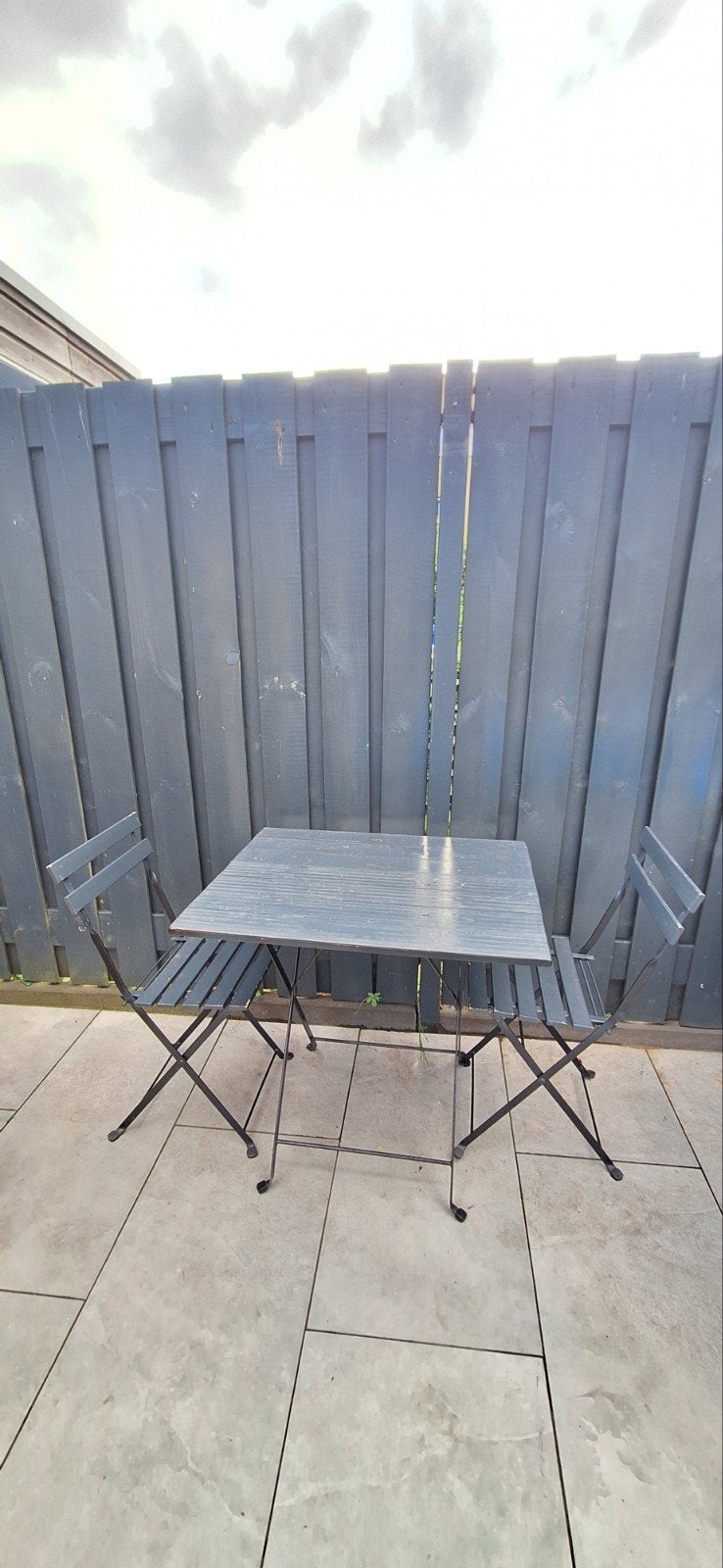 Balkonset: Houten Tafel en 2 Stoelen - Grijs, Ophalen, Gebruikt, Rechthoekig, Hout