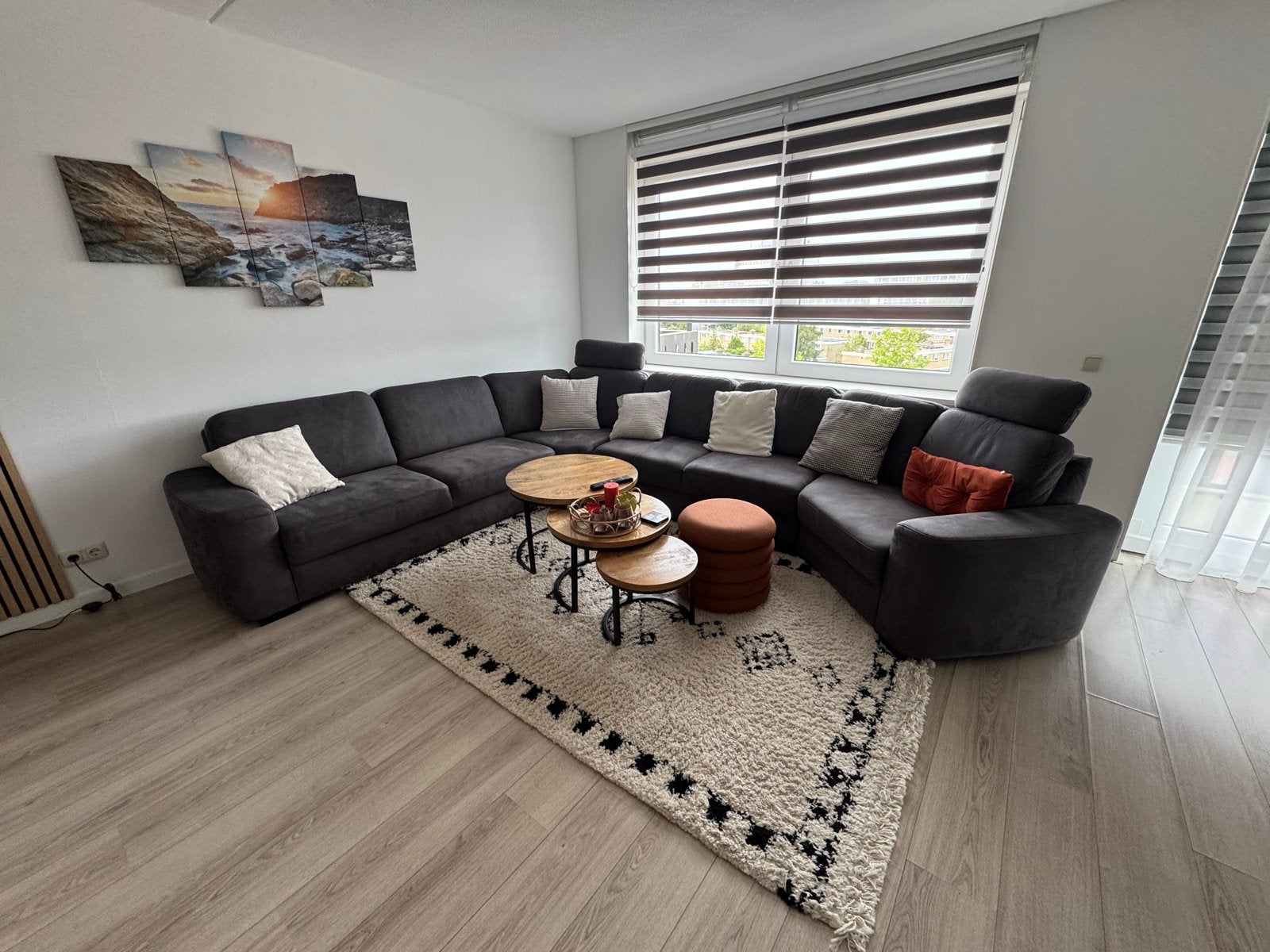 Grote Hoekbank in Donkergrijs, Huis en Inrichting, Banken | Bankstellen, Ophalen, 100 tot 125 cm, Hoekbank, 300 cm of meer