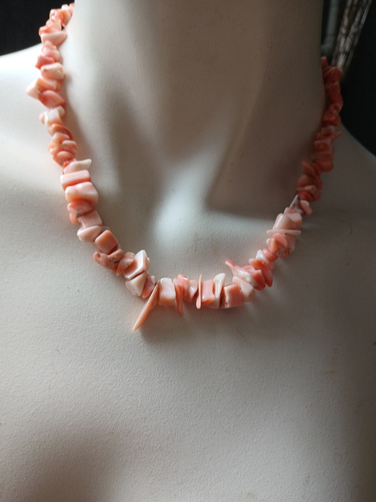 Vintage ketting zalmkleurig koraal, Ophalen of Verzenden, Zo goed als nieuw, Rood, Steen of Mineraal