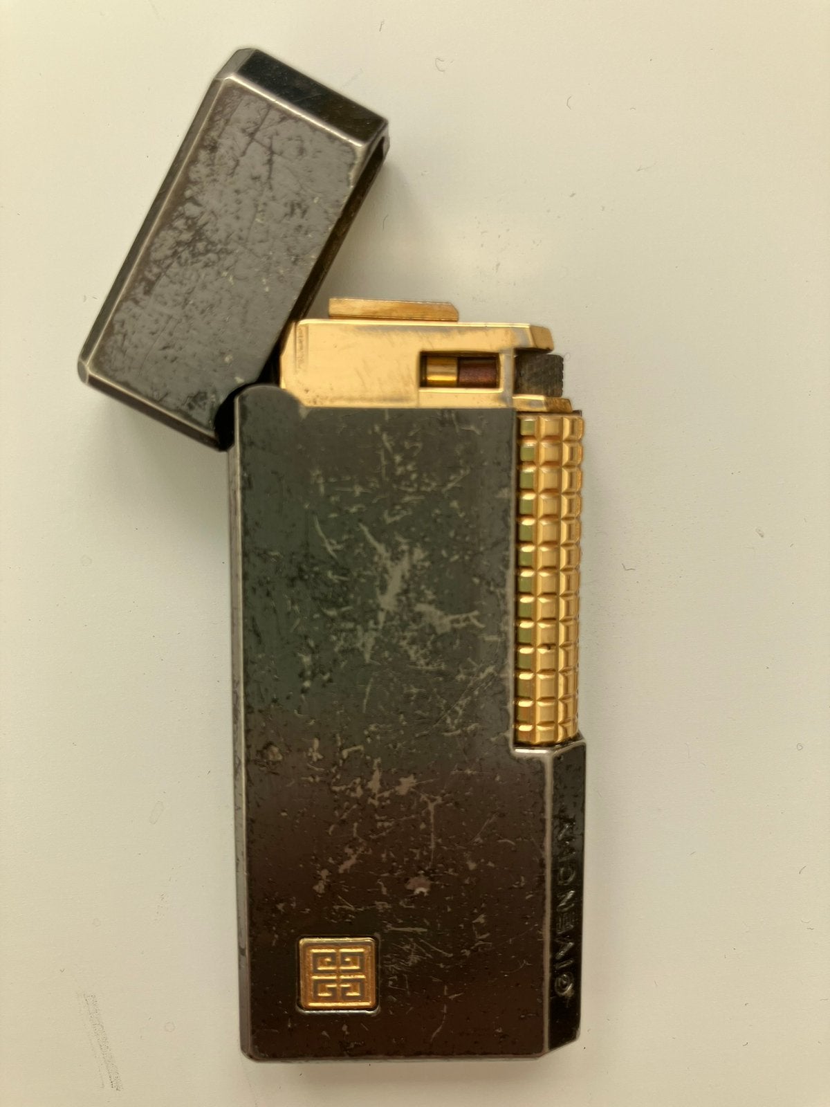 Vintage Givenchy gasaansteker gunmetal/goud – jaren ’80/’90, Ophalen of Verzenden, Gebruikt, Aansteker