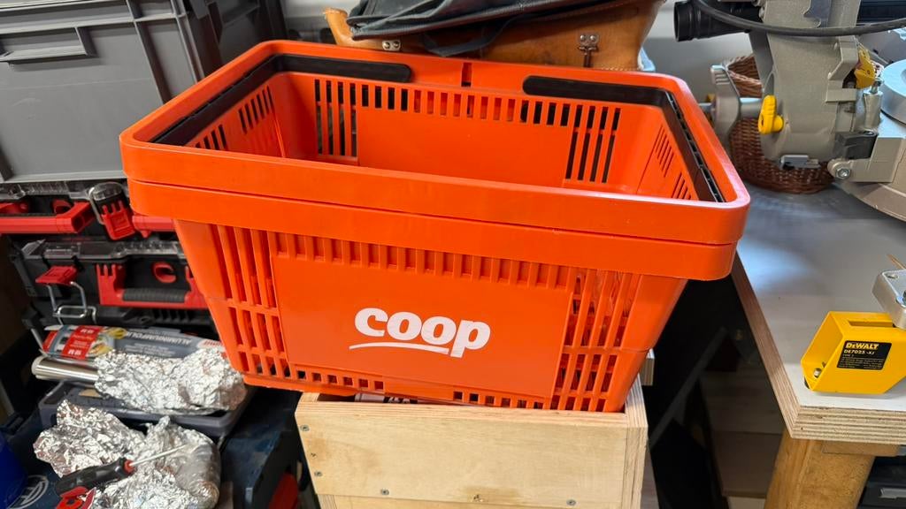 Winkelmandje 2 stuks, Ophalen, Zo goed als nieuw, Doos, Minder dan 35 cm