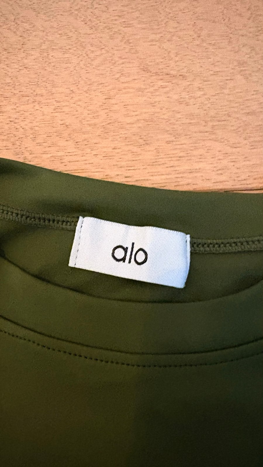 Alo Yoga T-shirt - Groen - Maat S, Ophalen of Verzenden, Zo goed als nieuw, Korte mouw, Maat 36 (S)