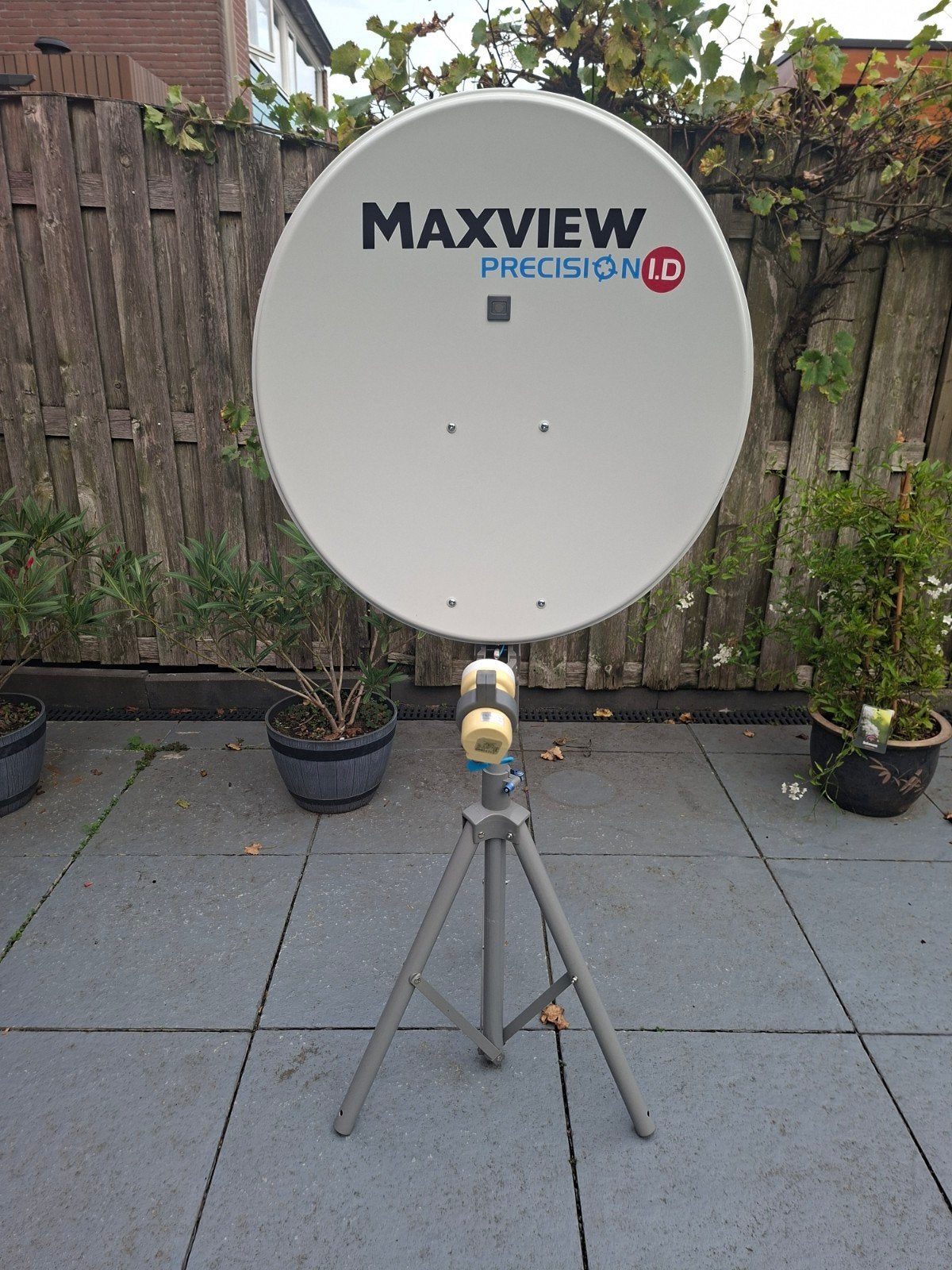 Maxview Precision iD Satellietschotel met Statief, Ophalen, Zo goed als nieuw, (Schotel)antenne, Overige merken