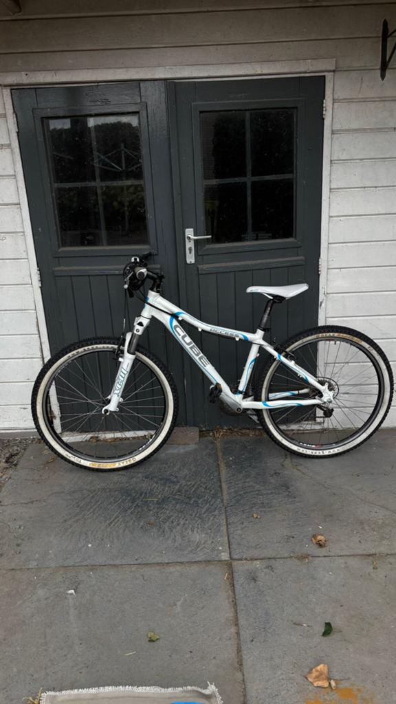 Cube mountainbike, Fietsen en Brommers, 45 tot 49 cm, Zo goed als nieuw, Dames, Ophalen