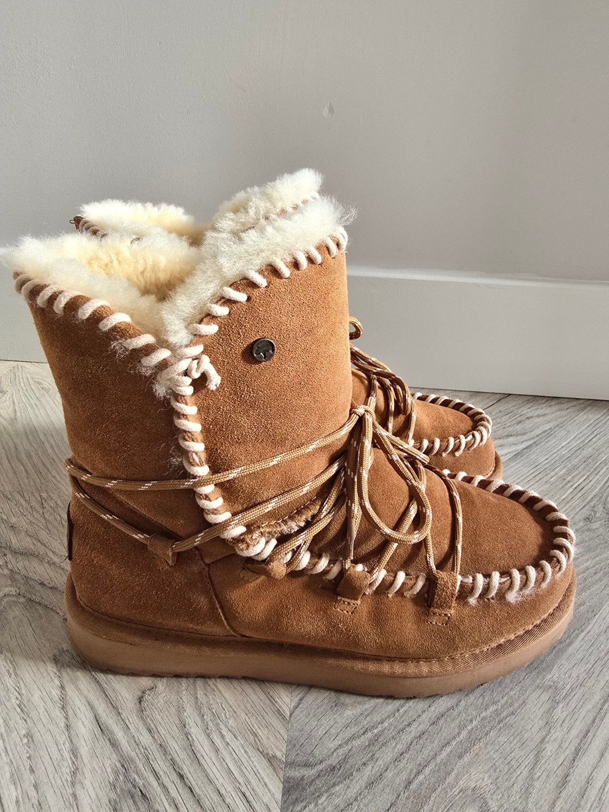 Warmbat Australia Cognac Suède Enkelboots in maat 40, Beige, Lage of Enkellaarzen, Ophalen of Verzenden, Zo goed als nieuw