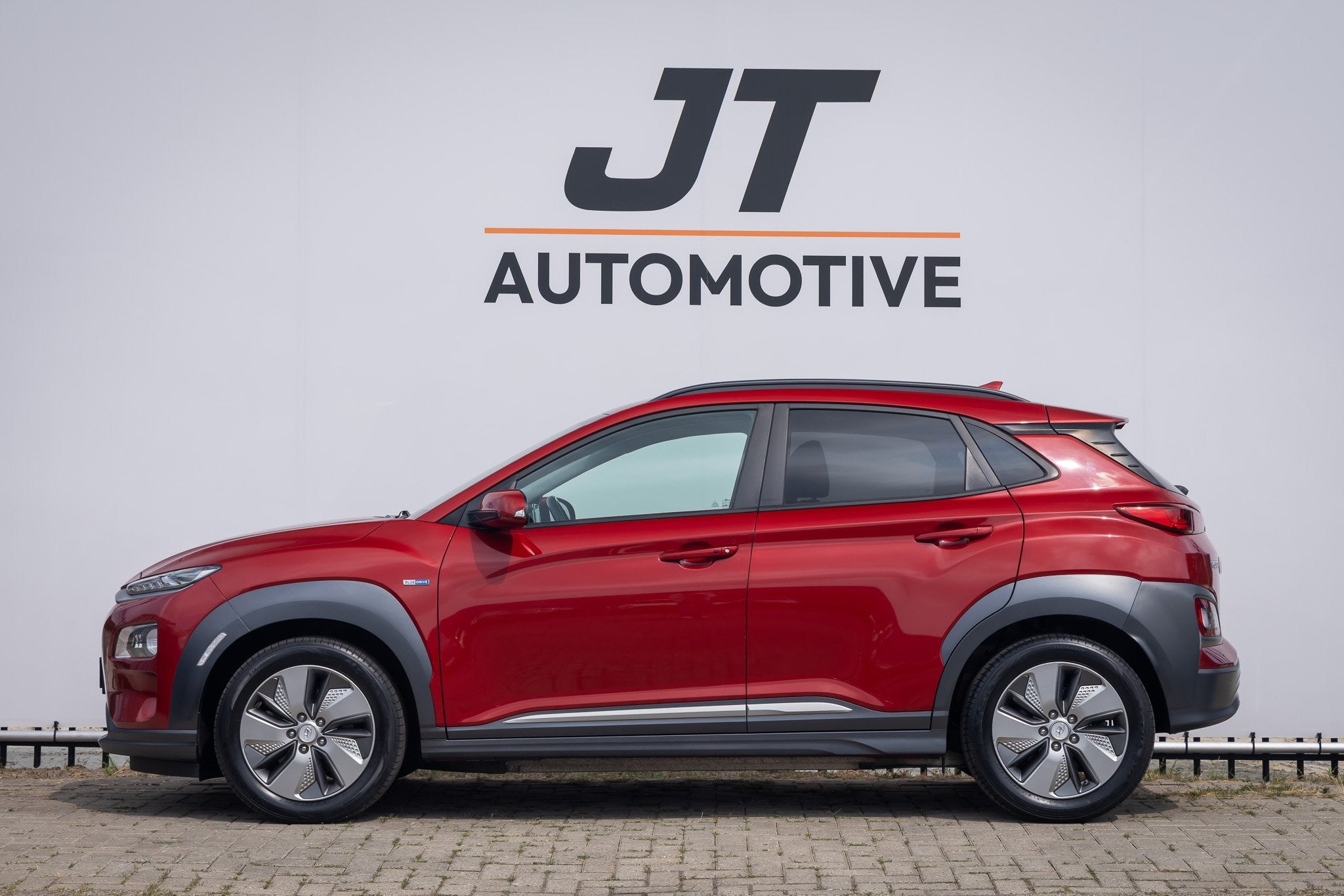 Hyundai KONA EV Premium 64 kWh 99.5% nlauto stoelventilatie, Auto's, Gebruikt, 77 €/maand, Automatische klimaatregeling, SUV of Terreinwagen