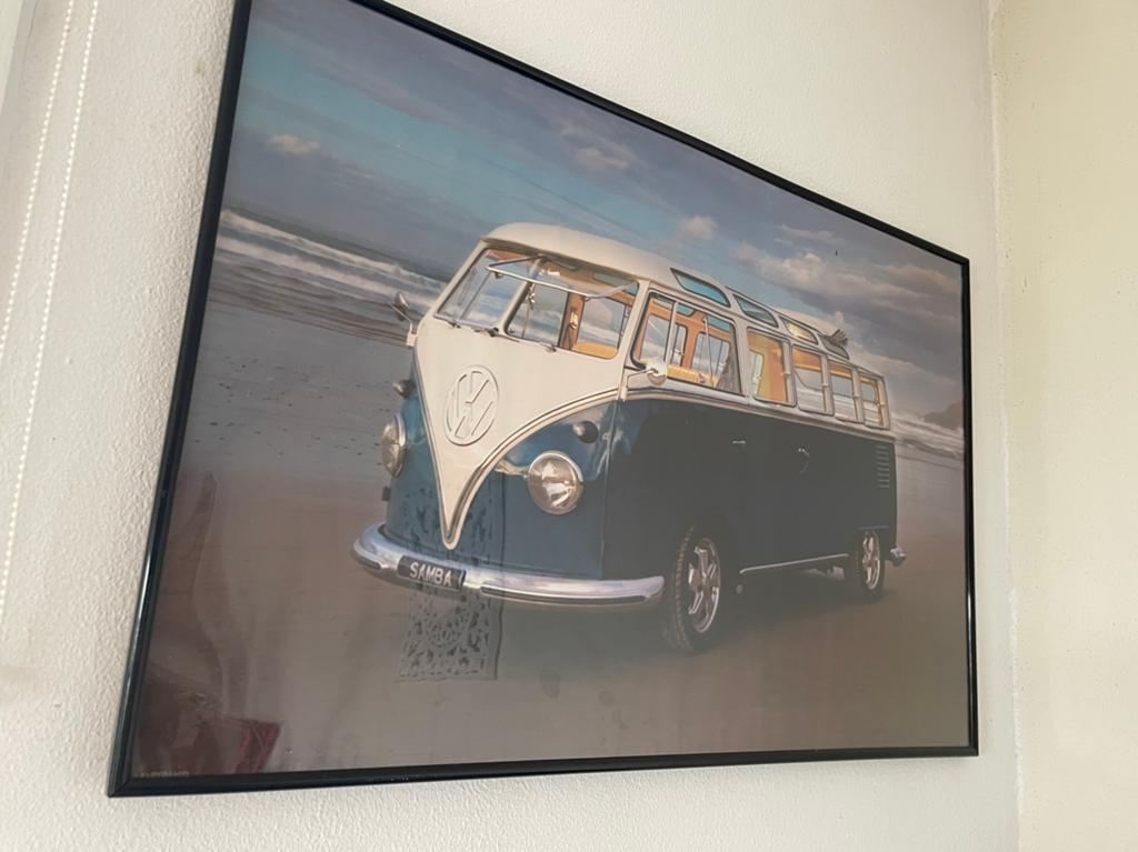 Grote lijst met poster volkswagen busje auto, Ophalen, Zo goed als nieuw, Foto of Poster, Minder dan 50 cm