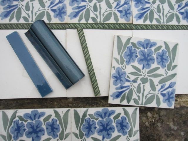 16 stuks antieke wandtegels met bloem in blauw/groen tinten, Ophalen