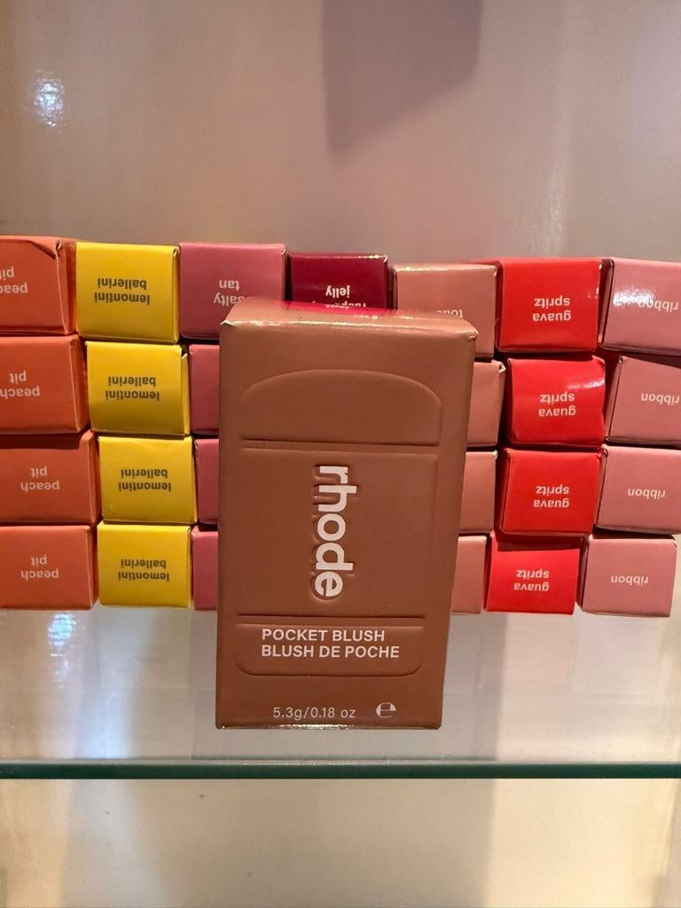 Rhode Pocket Blush - Nieuw in doos, Sieraden, Tassen en Uiterlijk, Uiterlijk | Cosmetica en Make-up, Wangen, Nieuw, Ophalen of Verzenden