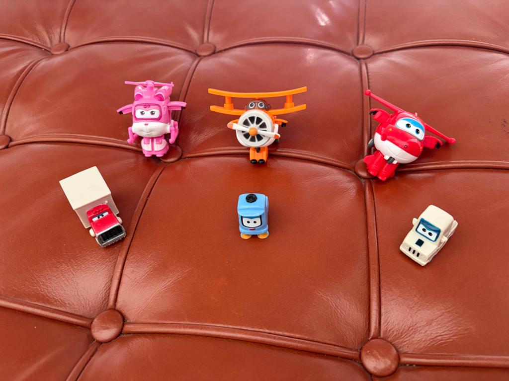 Super Wings en andere speelgoedvoertuigen set, Ophalen of Verzenden, Gebruikt