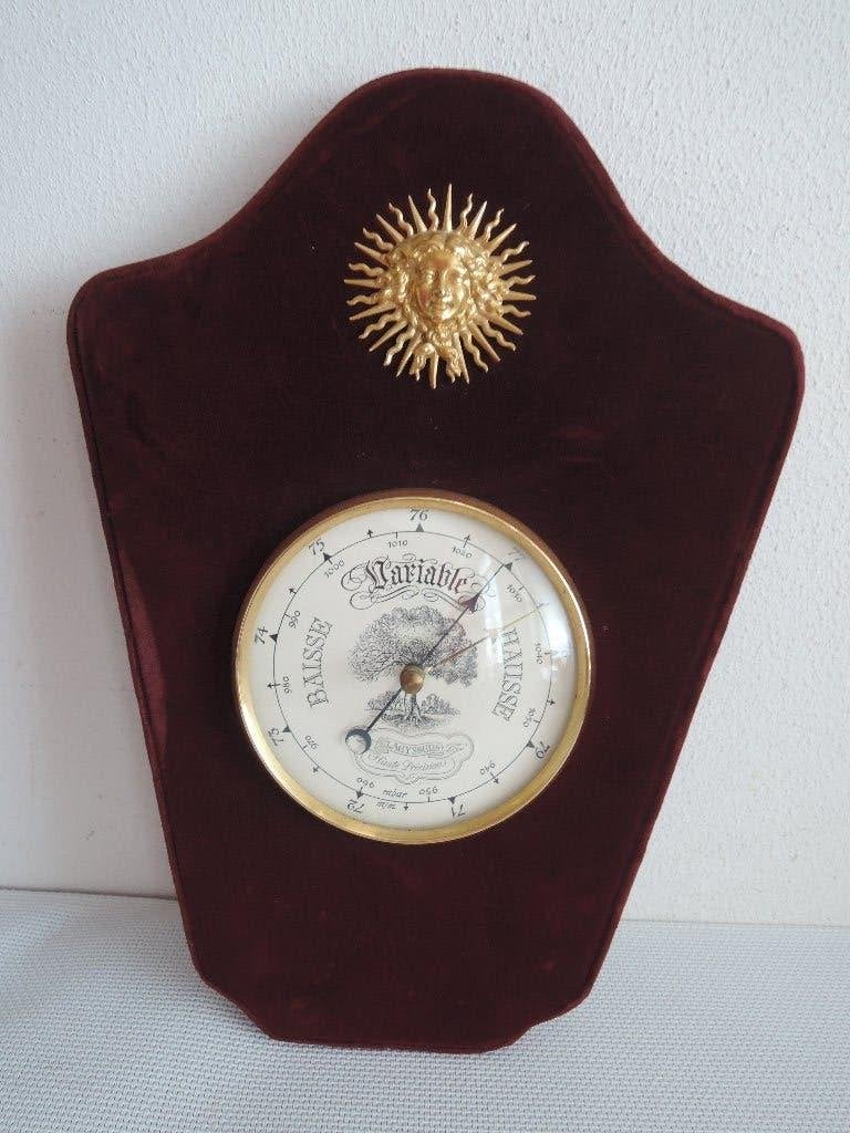 Ouderwetse barometer op donkerrood fluwelen hanger, Ophalen of Verzenden, Zo goed als nieuw, Barometer
