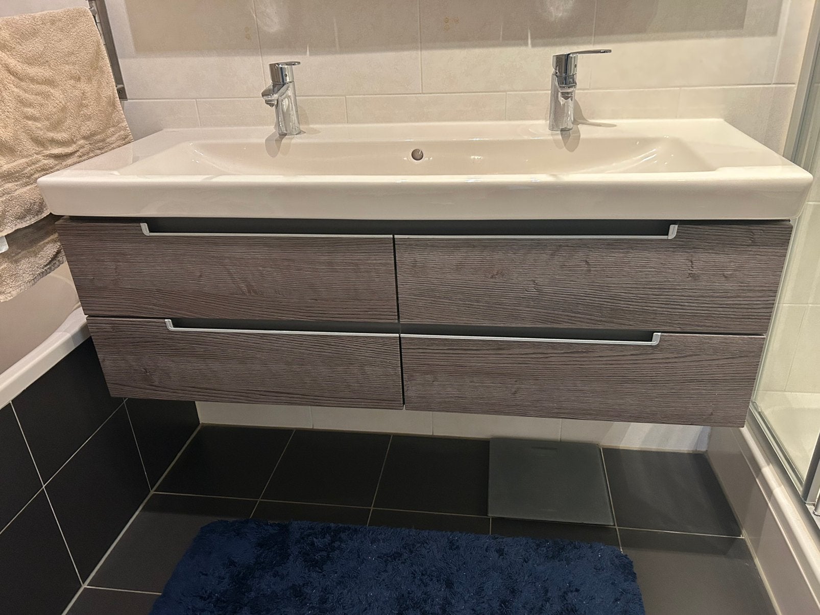 Wastafelmeubel met dubbele wasbak en 4 lades, Huis en Inrichting, Badkamer | Badkamermeubels, Gebruikt, Wastafelkast, Minder dan 100 cm