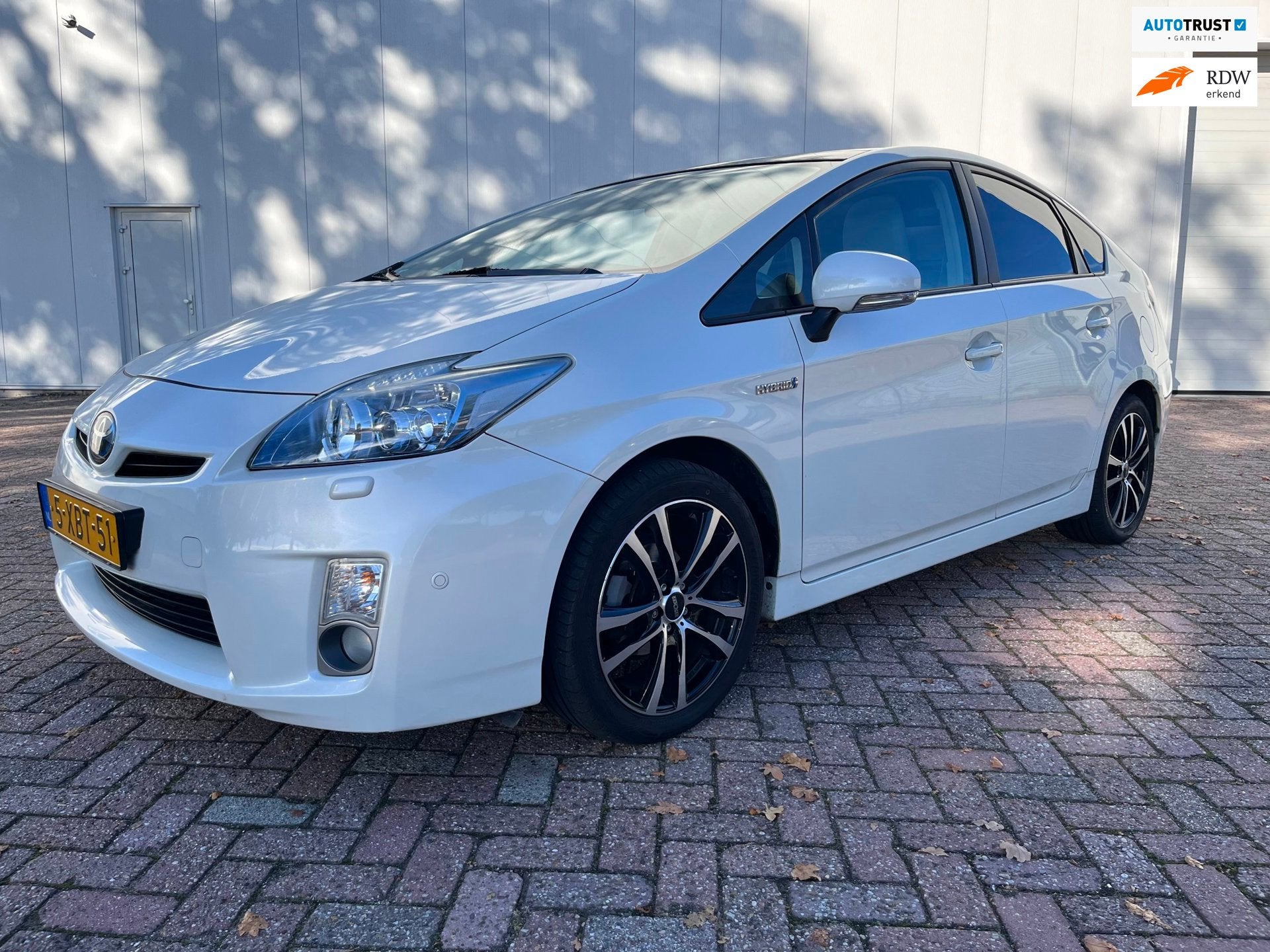 Toyota Prius 1.8 Executive *Panorama dak*Navi*Camera*Trekhaa, Gebruikt, 4 cilinders, Wit, Leder