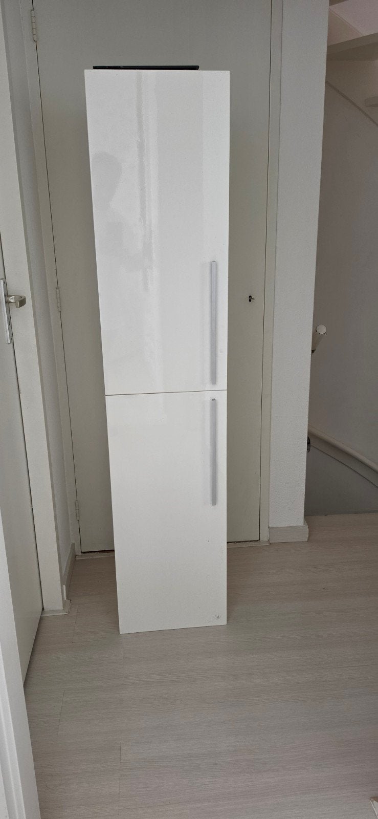 Witte hoogglans badkamerkast - Zo goed als nieuw, Huis en Inrichting, Badkamer | Badkamermeubels, Ophalen, (Half)hoge kast, Minder dan 50 cm