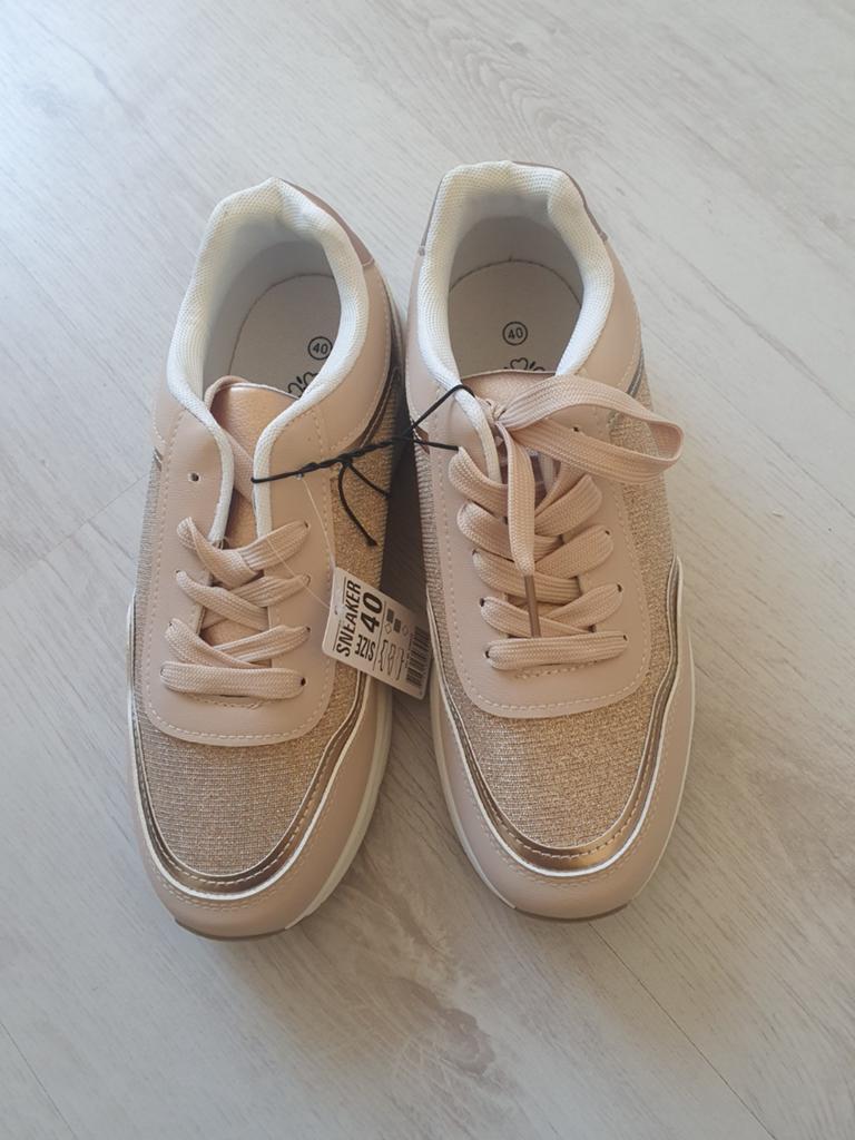 Te koop dames schoenen maat 40, Ophalen, Zo goed als nieuw, Overige kleuren, Sneakers of Gympen