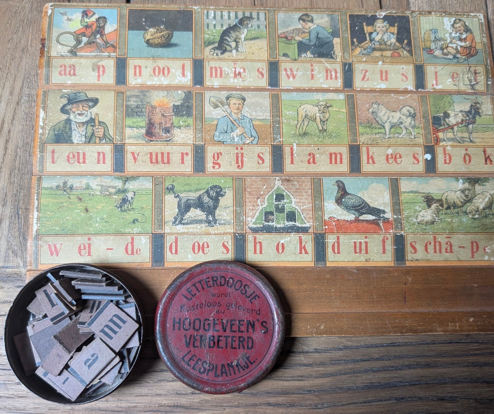 Antiek Hoogeveen's Verbeterd Leesplankje met Letterdoosje, Ophalen of Verzenden, Gebruikt, Taal en Lezen