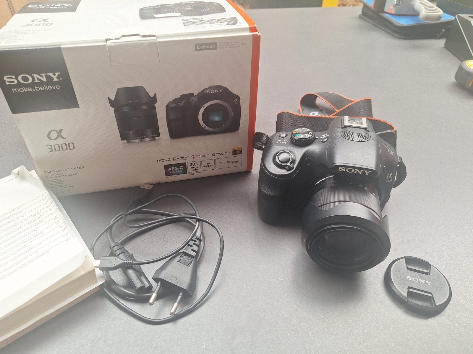Sony Alpha a3000 Digitale Systeemcamera met 18-55mm lens, Gebruikt, Draagriem, Ophalen of Verzenden, 4 t/m 7 keer