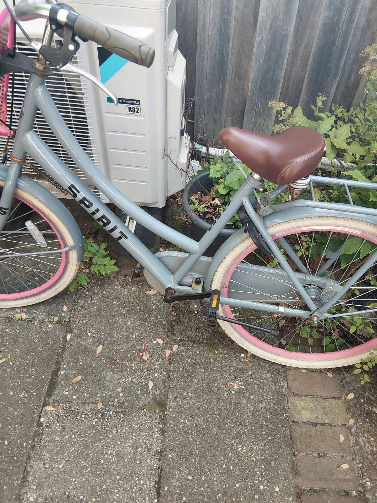 Spirit fiets met roze accenten en voordrager 22 inch, Terugtraprem, Gebruikt, Versnellingen, Ophalen
