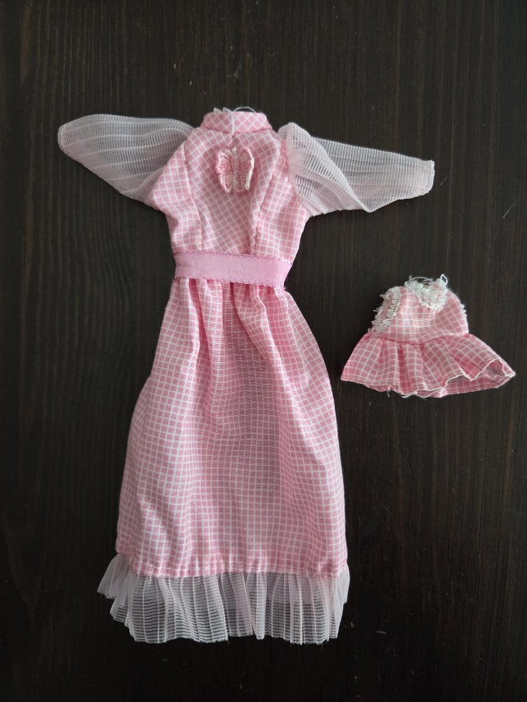 Vintage Barbiepop jurk Jaren '80 – Roze Ruitjes +babyjurkje, Ophalen of Verzenden, Zo goed als nieuw, Kleertjes