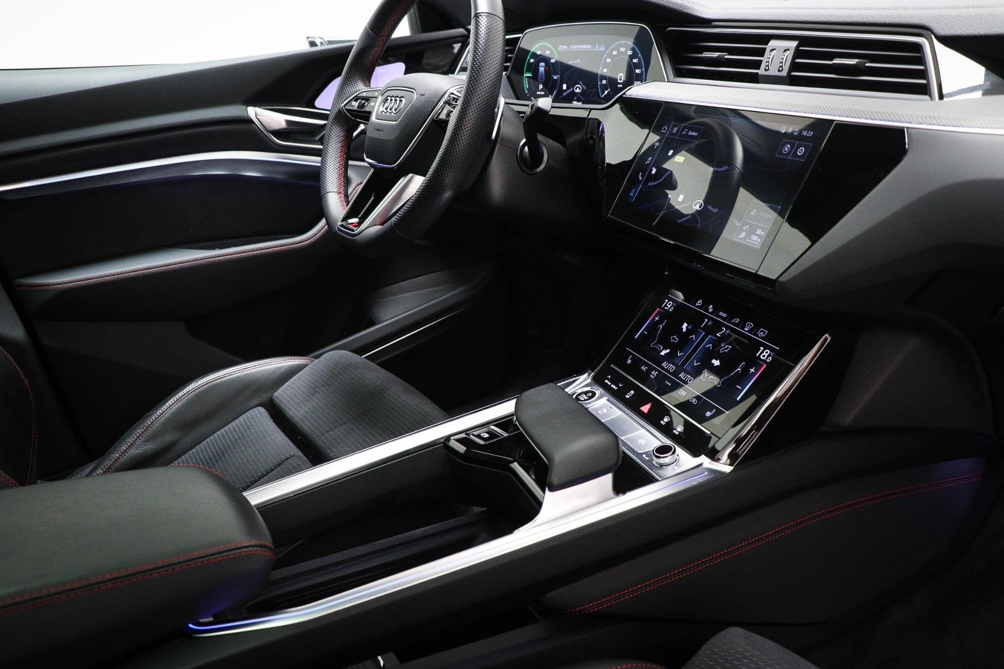 Audi Q8 Sportback e-tron 55 quattro Edition 115 kWh | PANORA, Auto's, Automaat, Stof, Huisgarantie, Met garantie (alle)