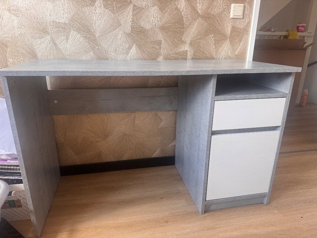 Bureau, Huis en Inrichting, Bureaus, Ophalen, 121 cm, Zo goed als nieuw, Jysk