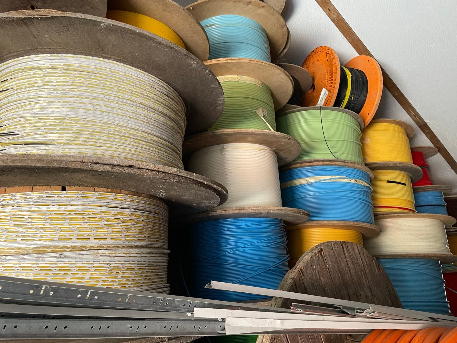 Glasvezelkabels op houten en kunststof haspels, Ophalen, Gebruikt