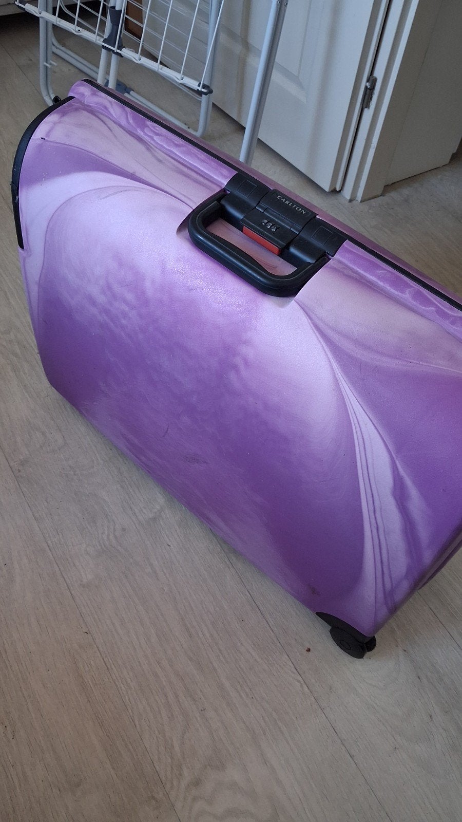 Carlton ( rol ) koffer paars/ roze, Ophalen, Gebruikt, Hard kunststof, Uitschuifbare handgreep