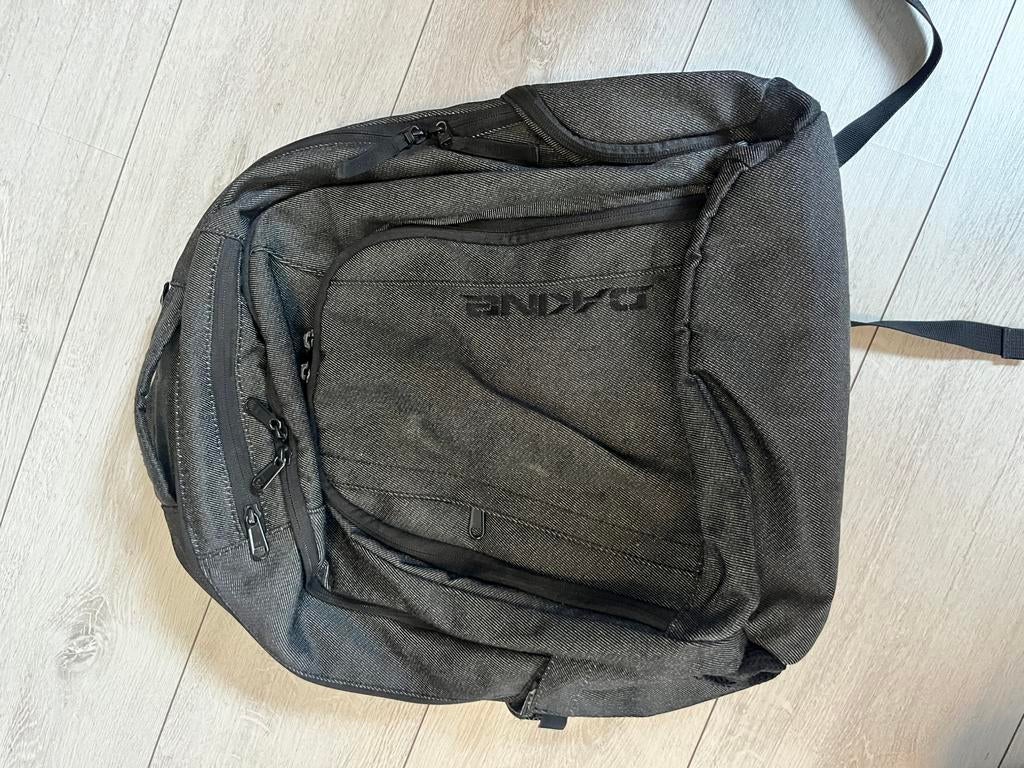 Grote dakine laptop of travel tas, 17 inch of meer, Ophalen of Verzenden, Zo goed als nieuw, Overige merken