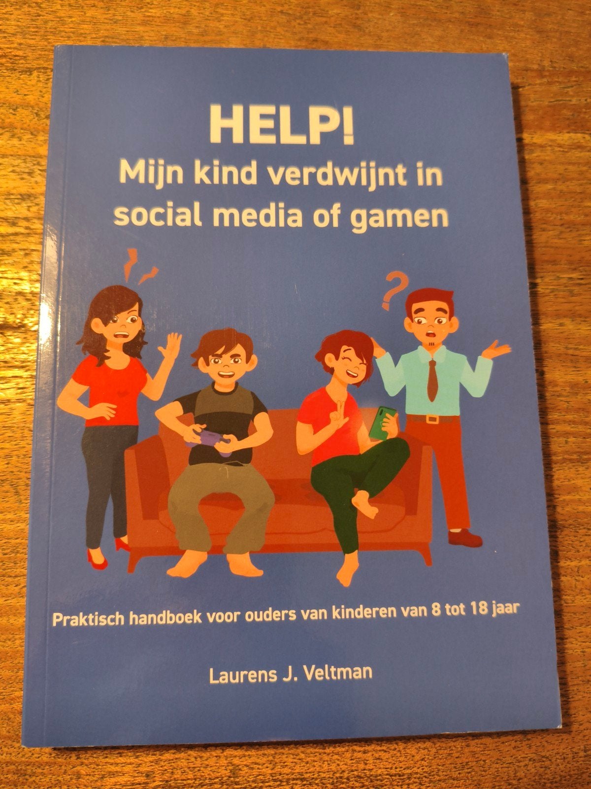 HELP! Mijn kind verdwijnt in social media of gamen, Ophalen of Verzenden, Zo goed als nieuw, Laurens J. Veltman