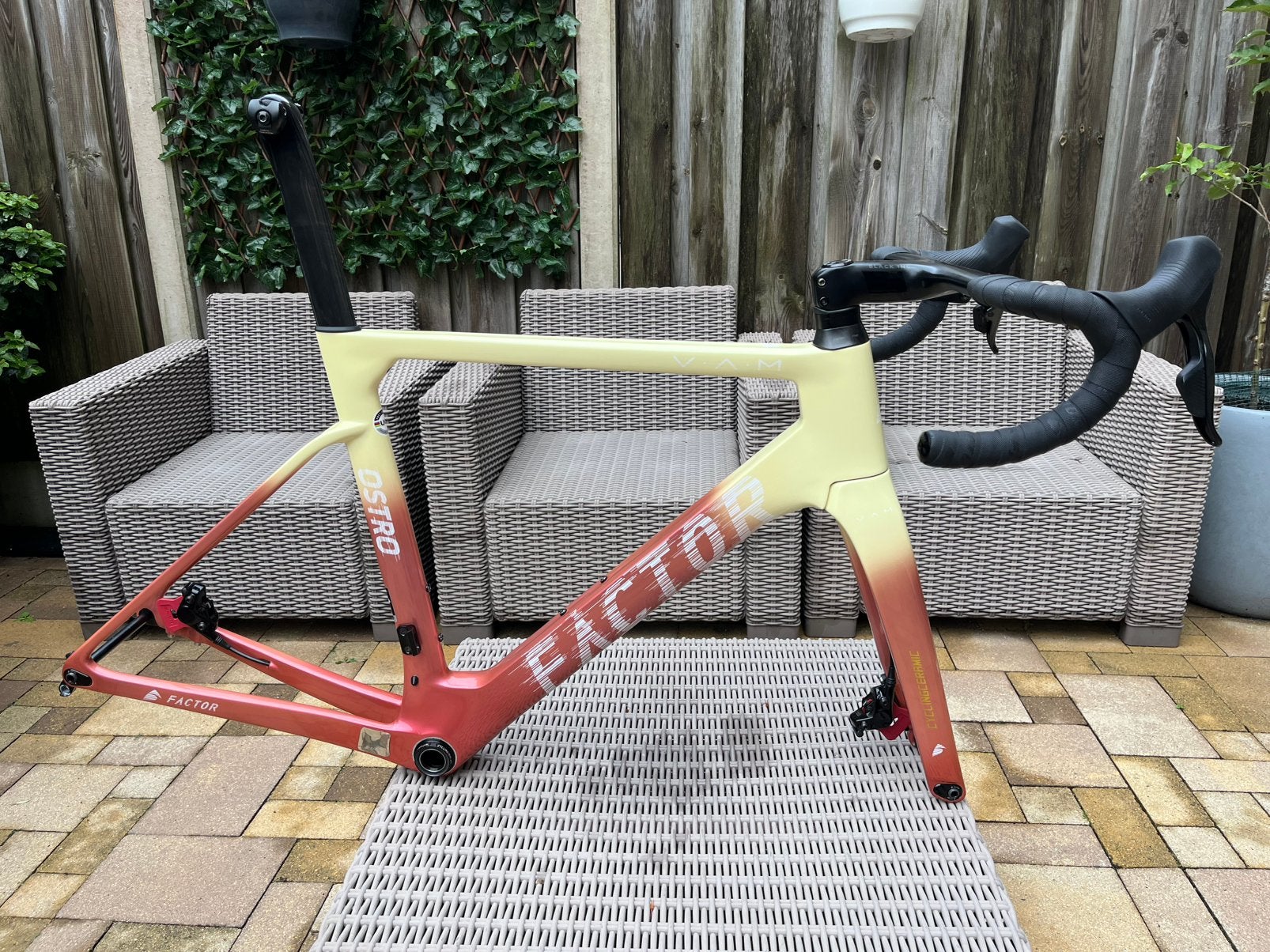 Factor Ostro VAM frameset mt 54 + Black Inc cockpit + cerBB, Frame, Factor, Ophalen of Verzenden, Zo goed als nieuw